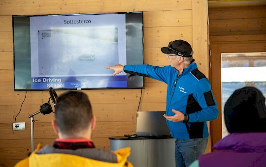 Gallery Ice Driving School - 7l7a3044 - 26/27